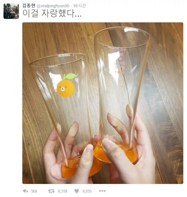콘서트하고 왔더니 누나가 타돌 굿즈 자랑함