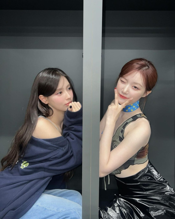 하늘색 끈비키니 민소매 아이들 우기 + 미연