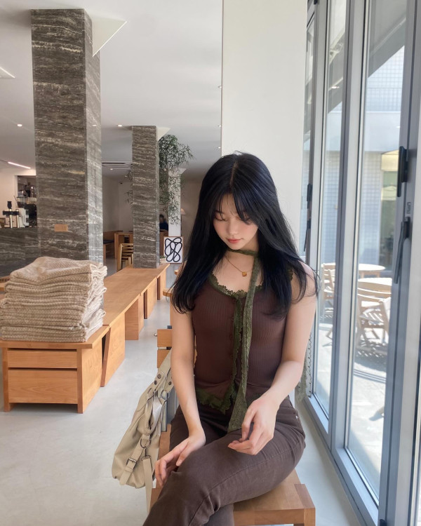 빌리 츠키 갈색 끈나시 몸매