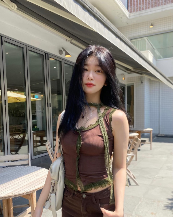 빌리 츠키 갈색 끈나시 몸매