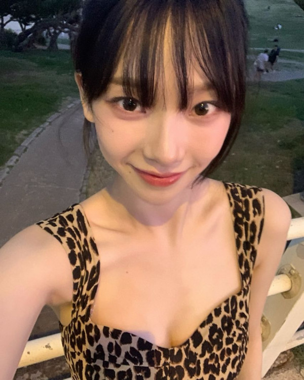 호피 원피스 입은 에스파 카리나