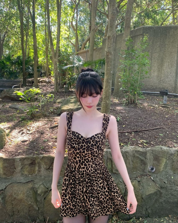 호피 원피스 입은 에스파 카리나