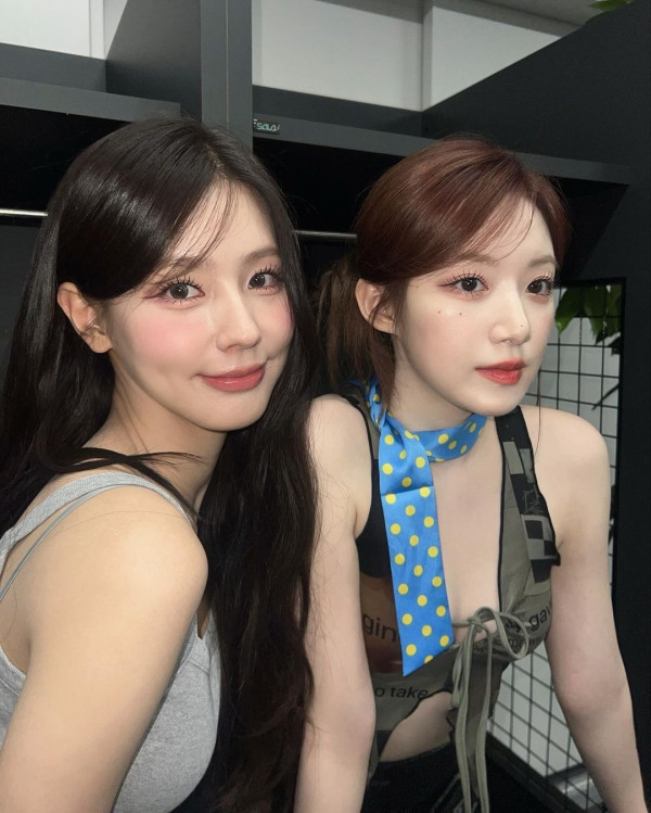 하늘색 끈비키니 민소매 아이들 우기 + 미연