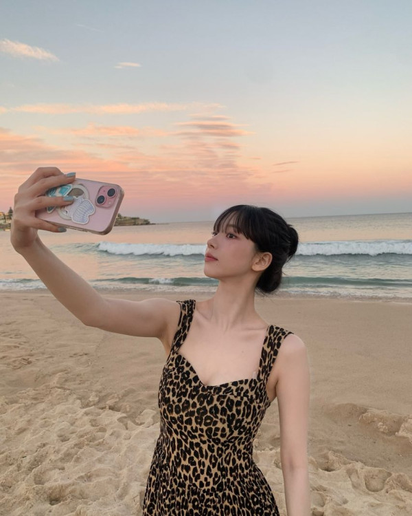 호피 원피스 입은 에스파 카리나