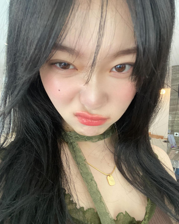 빌리 츠키 갈색 끈나시 몸매