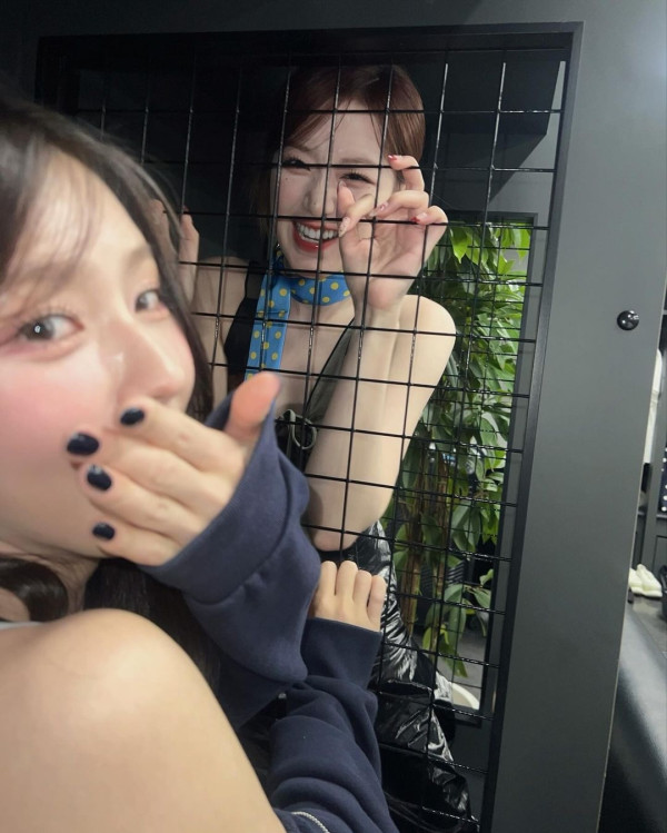 하늘색 끈비키니 민소매 아이들 우기 + 미연