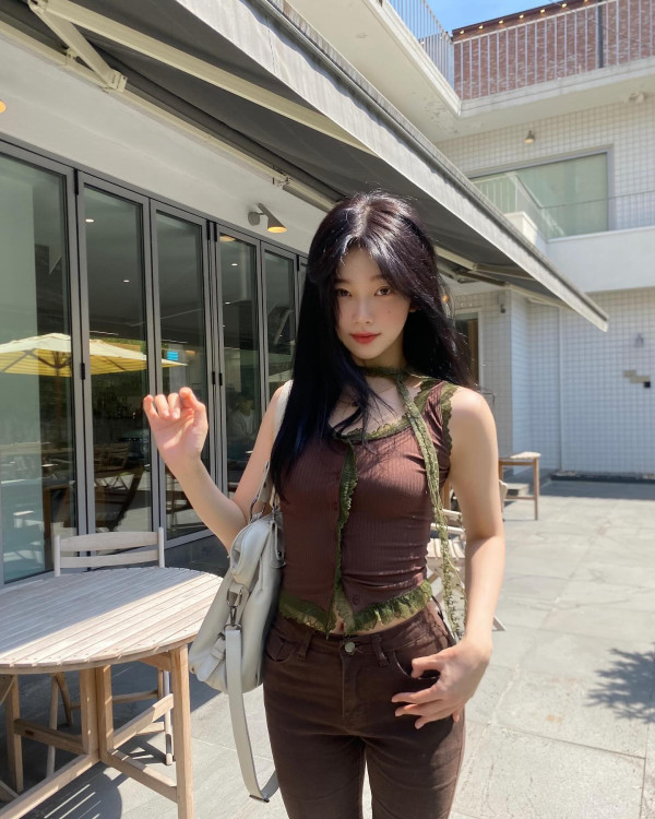 빌리 츠키 갈색 끈나시 몸매