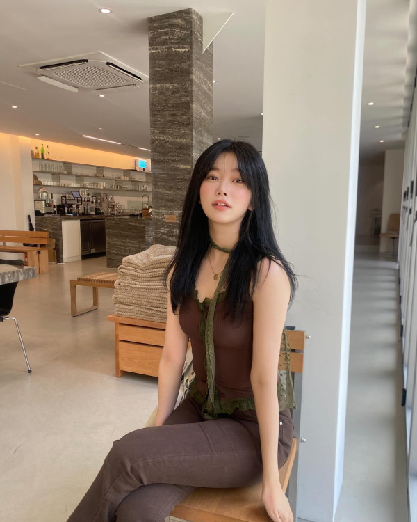 빌리 츠키 갈색 끈나시 몸매