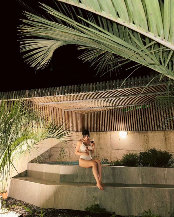 서동주 흰 모노키니 수영복 몸매