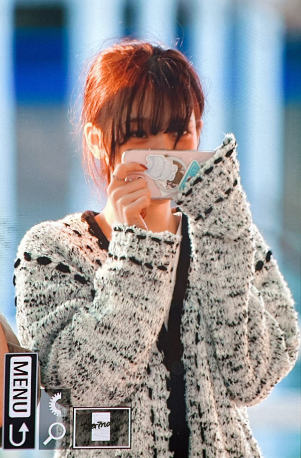 막 잠에서 깬 상태로 공항 나온 에스파 카리나