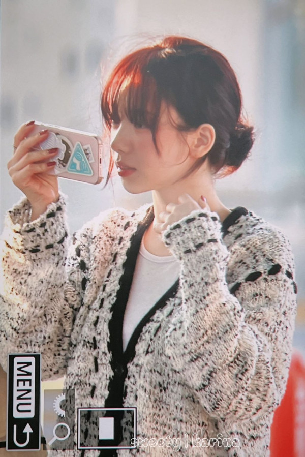 막 잠에서 깬 상태로 공항 나온 에스파 카리나