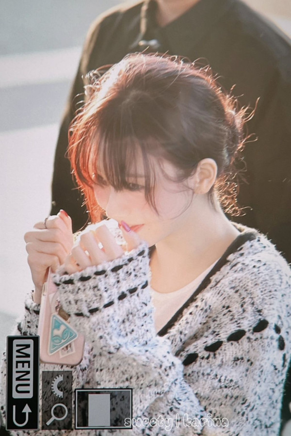 막 잠에서 깬 상태로 공항 나온 에스파 카리나