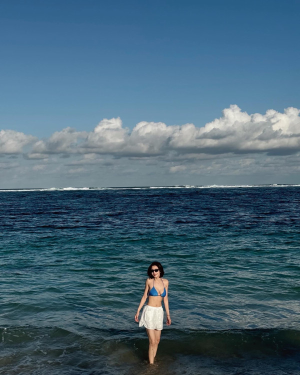 권은비 파란 끈비키니 사이드붑