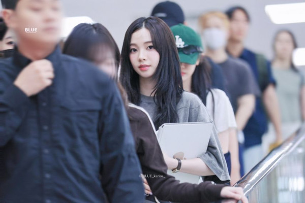 공항 입국 에스파 카리나