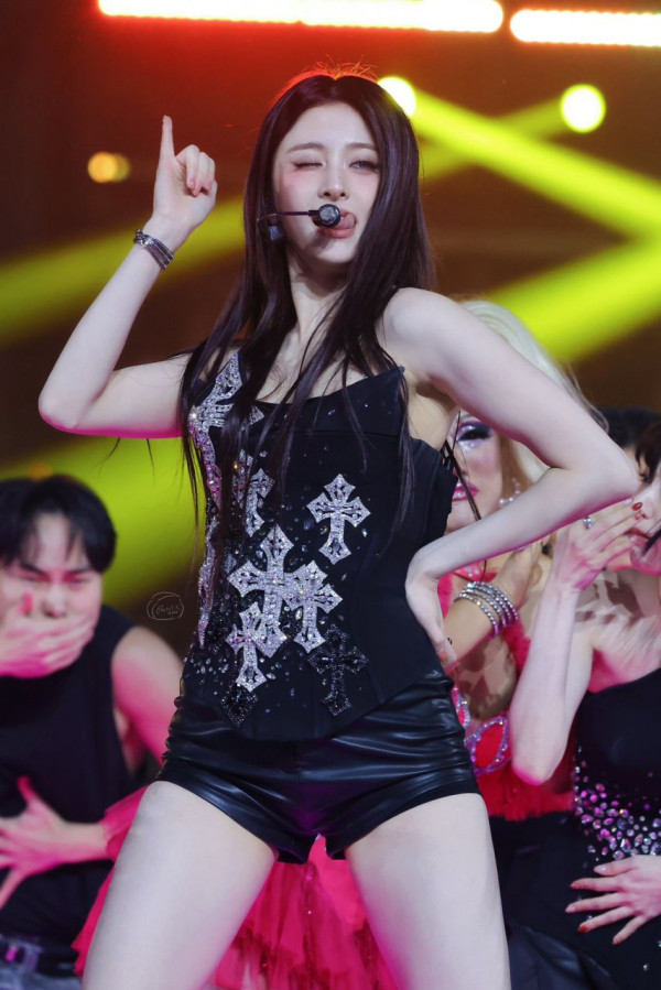 르세라핌 허윤진 란제리룩