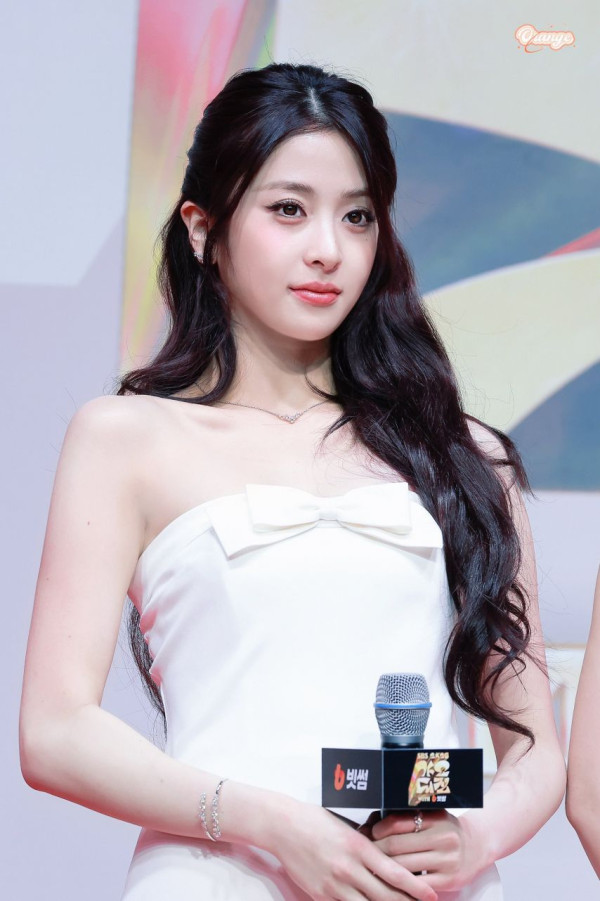 르세라핌 허윤진 란제리룩