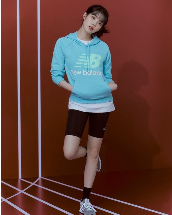 아이유 뉴발란스 레깅스 화보