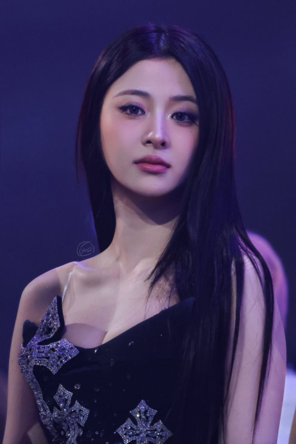 르세라핌 허윤진 란제리룩