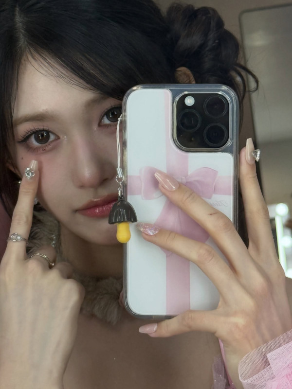 핑크 란제리룩 아이브 이서.JPG