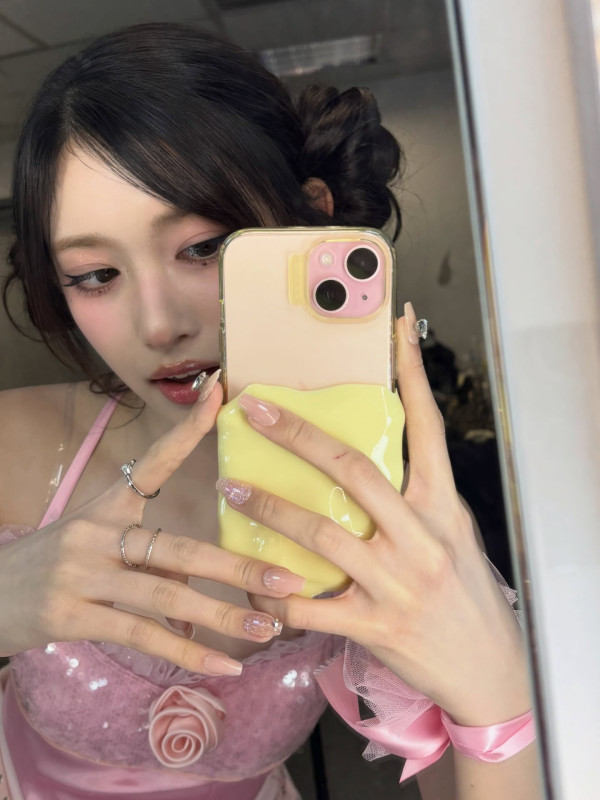 핑크 란제리룩 아이브 이서.JPG