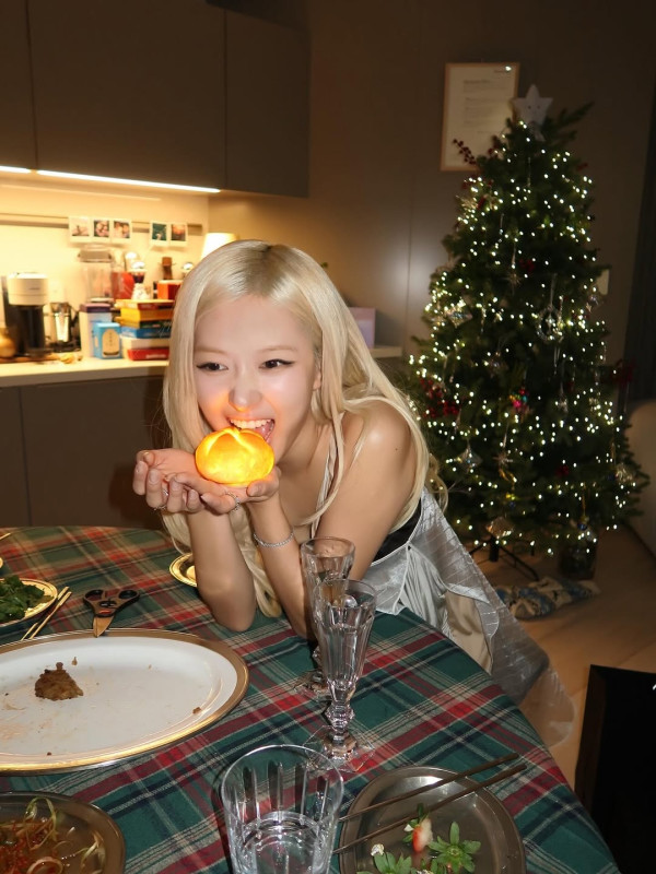 검정 브라 블랙핑크 로제