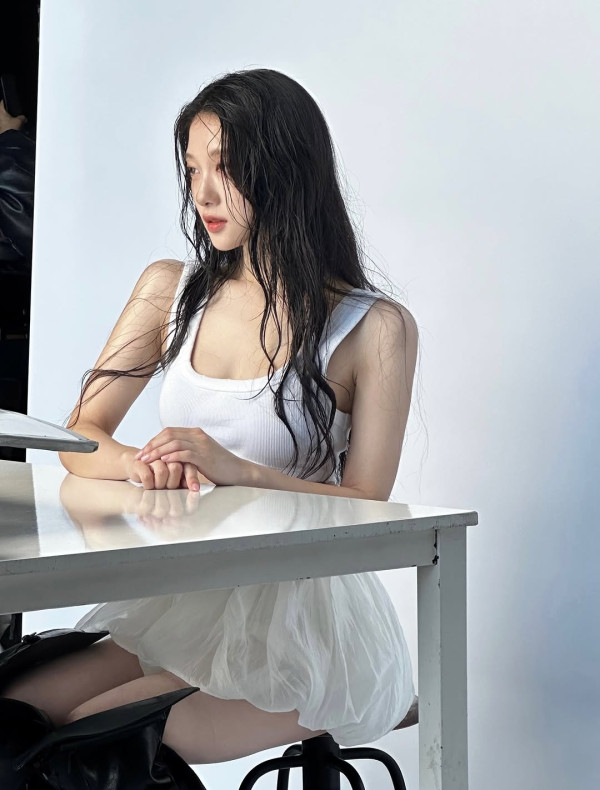 이서연 흰 골지나시