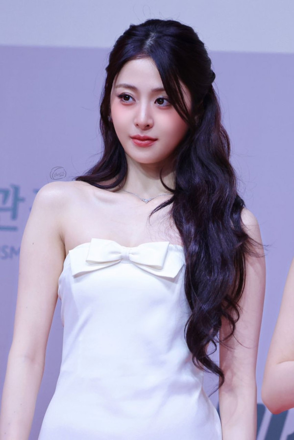 르세라핌 허윤진 란제리룩