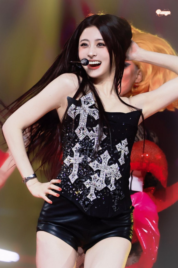 르세라핌 허윤진 란제리룩