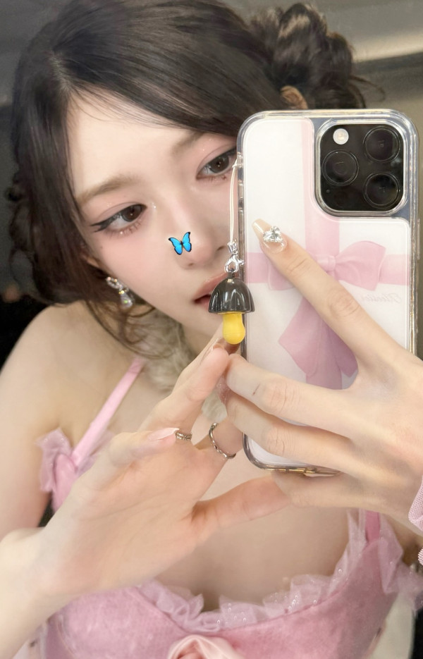 핑크 란제리룩 아이브 이서.JPG