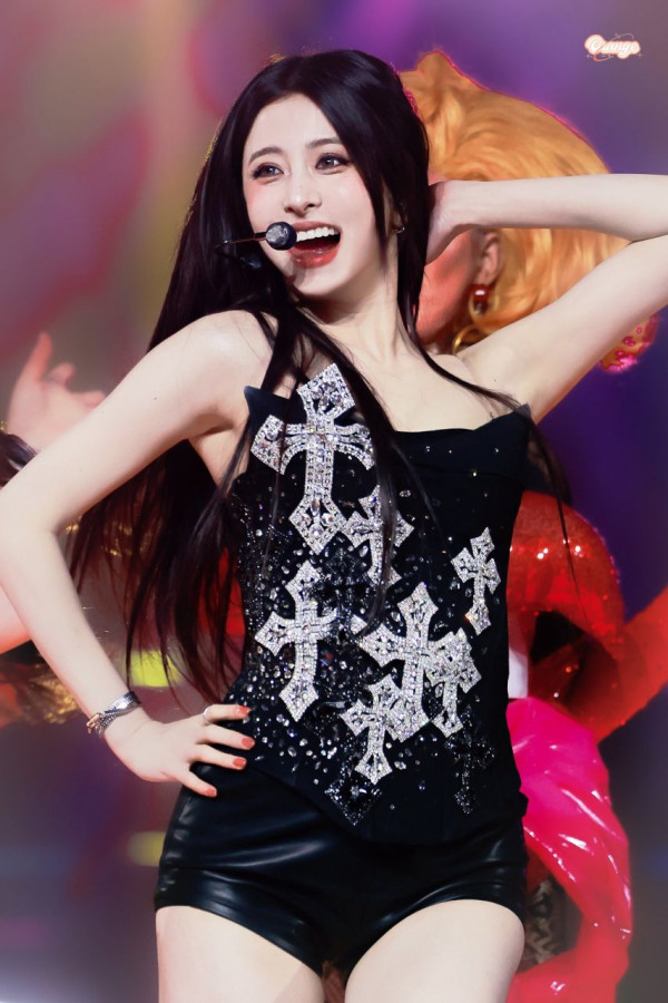 르세라핌 허윤진 란제리룩