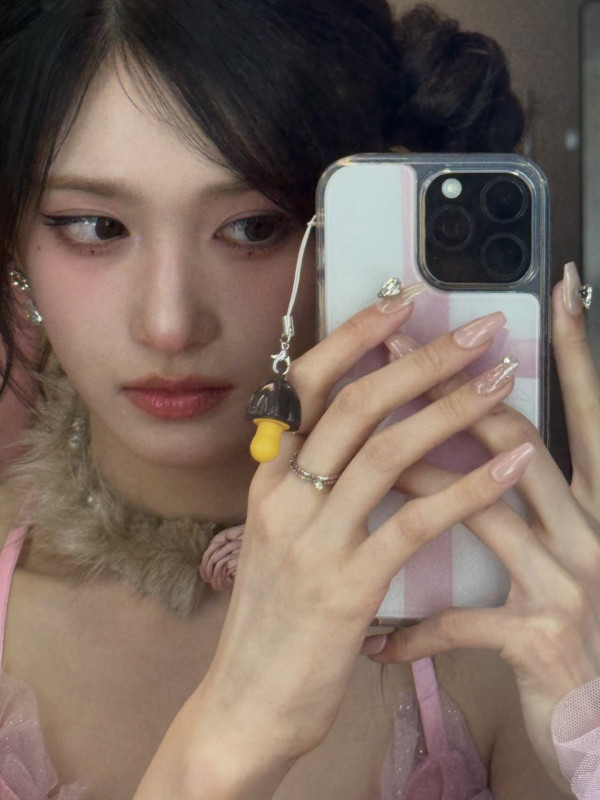 핑크 란제리룩 아이브 이서.JPG