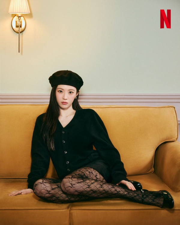 망사 스타킹 고윤정, 김선호 화보