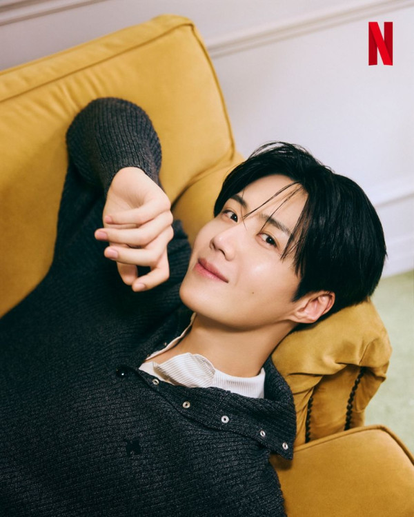 망사 스타킹 고윤정, 김선호 화보