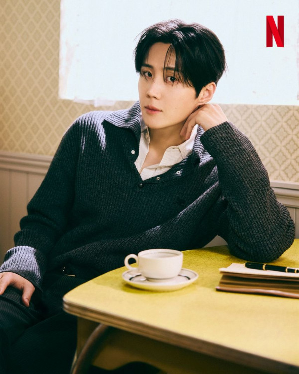 망사 스타킹 고윤정, 김선호 화보