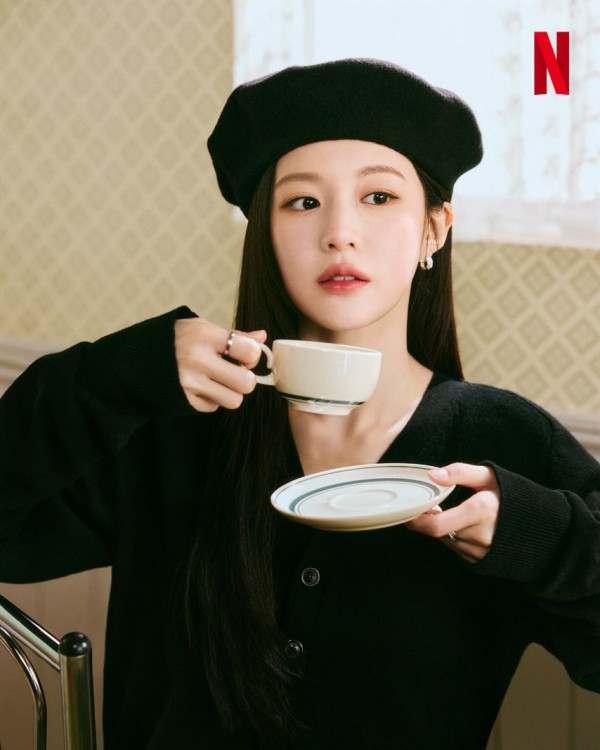 망사 스타킹 고윤정, 김선호 화보