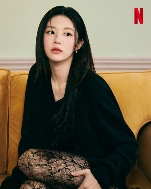 망사 스타킹 고윤정, 김선호 화보