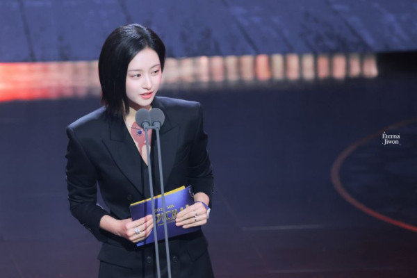 단발머리 김지원