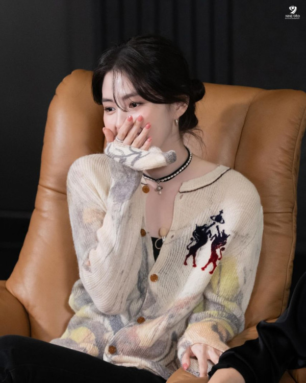 배우 한소희 촬영 비하인드