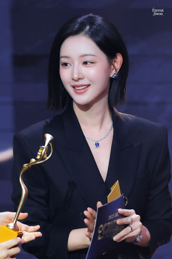 단발머리 김지원