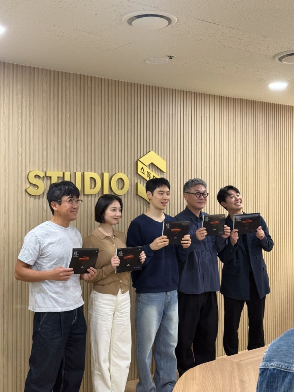 배우 이제훈 "5283 운행 종료합니다"