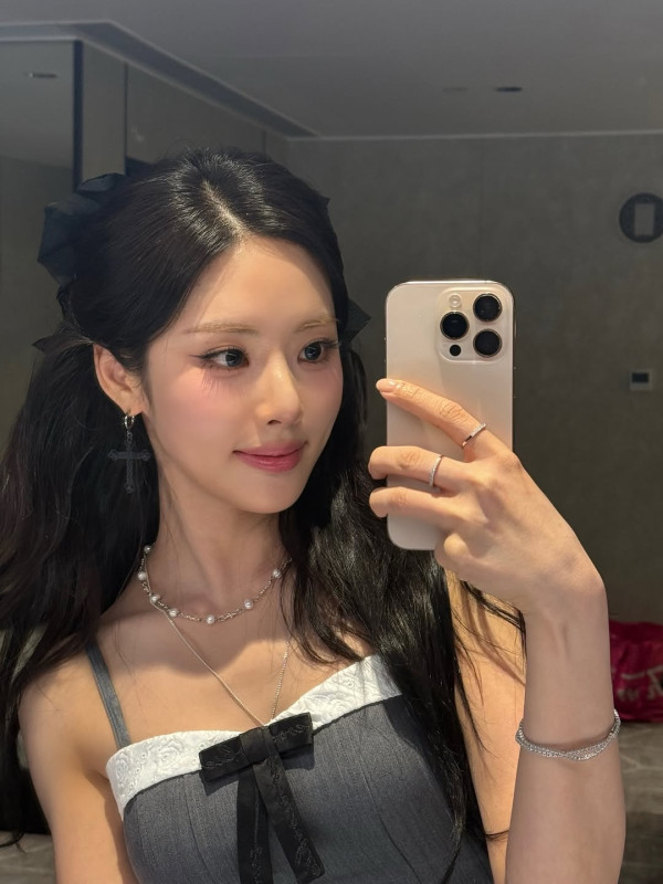 리본 달린 란제리룩 원피스 프로미스나인 박지원