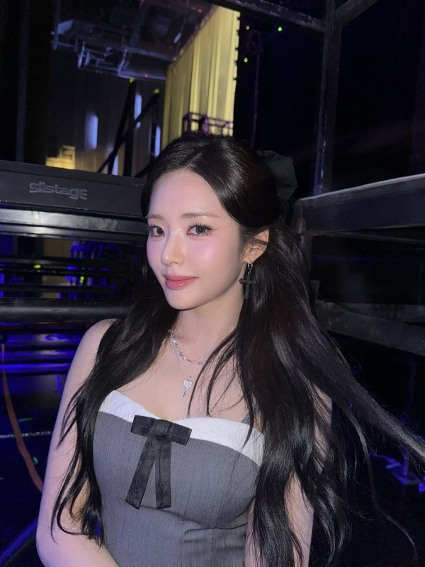 리본 달린 란제리룩 원피스 프로미스나인 박지원