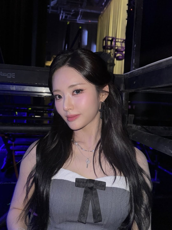 리본 달린 란제리룩 원피스 프로미스나인 박지원