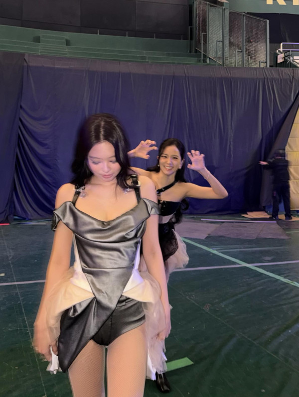 망사스타킹 블랙핑크 제니