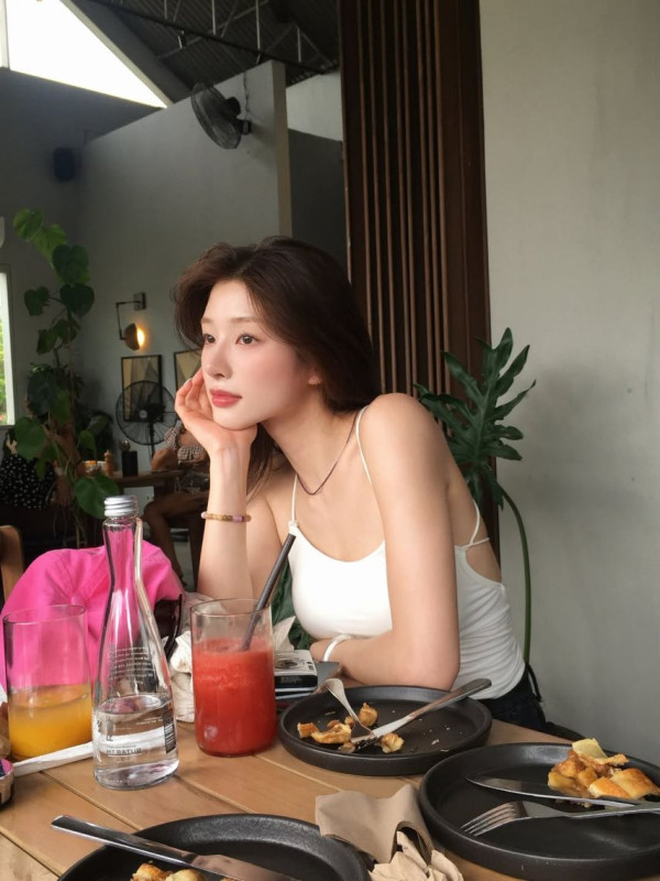 시원한 민소매 신유은