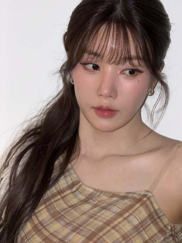 화이트 남방, 남다른 볼륨감 권은비