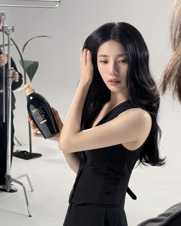 배우 수지 츠바키