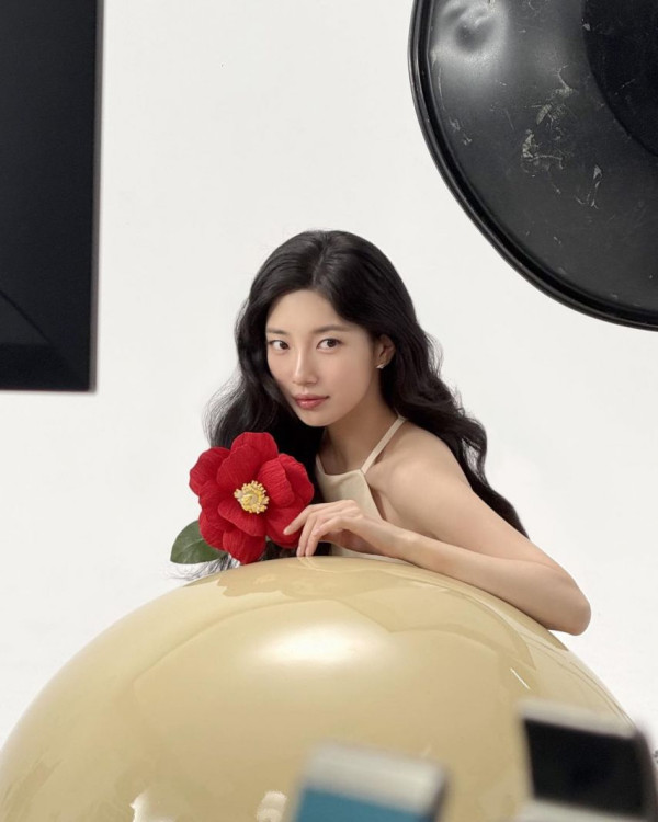 배우 수지 츠바키