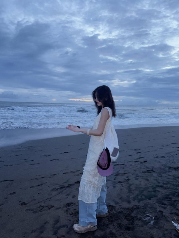 시원한 민소매 신유은