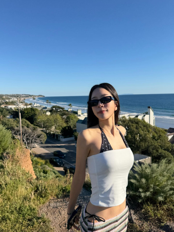 달샤벳 아영 끈비키니 몸매